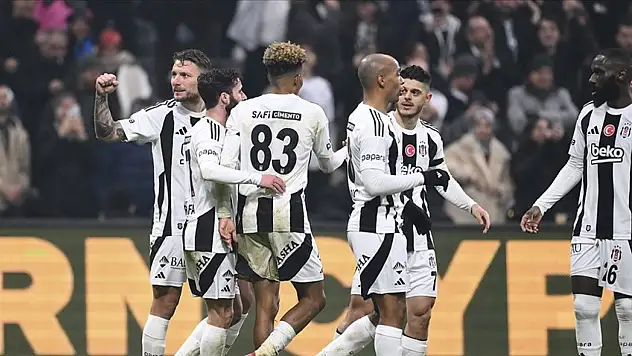 Hakan Çalhanoğlu'nun yeni takım arkadaşı Beşiktaş'tan olacak!