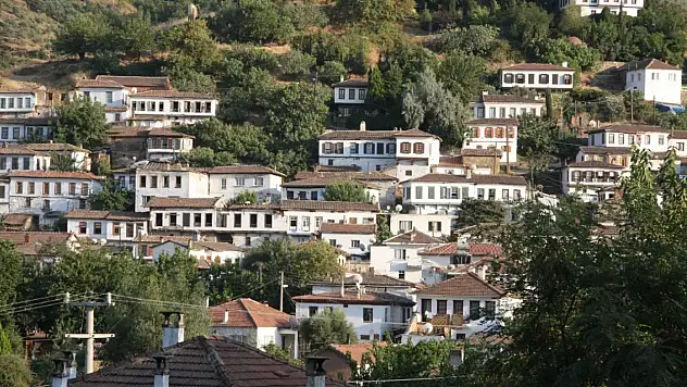 Hava ısındı, haritalar açıldı: Şirince Köyü'ne gitmek için en güzel zaman ne zaman? Giden İzmirli fotoğraf çekmeden duramıyor