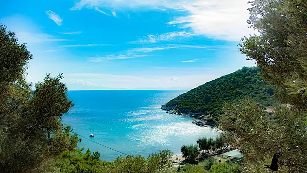 İzmir'den çok da uzaklaşmadan denize de girebileceğiniz bir piknik alanı: İsteyen kamp çadırını da götürsün!