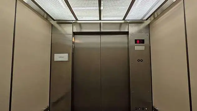 Herkesin korkulu rüyası: Asansördeyken elektrik kesilirse ne olur? Asansördeyken elektrik kesilirse ne yapmak gerekir?