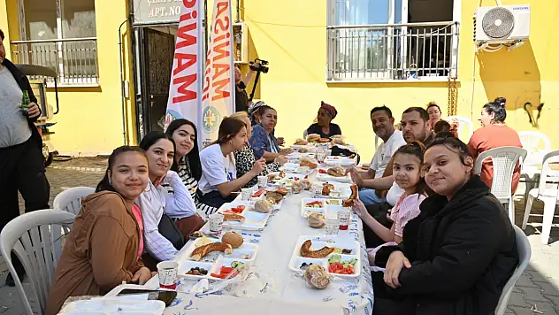Hıdırellez neşesi Manisa sokaklarını sardı!