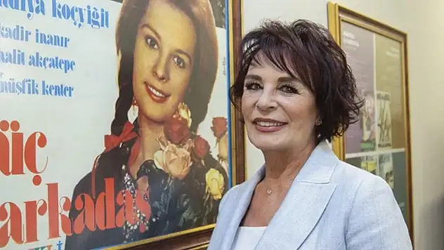 Hülya Koçyiğit'ten kötü haber: AVM'de düşüp kafasını vurdu