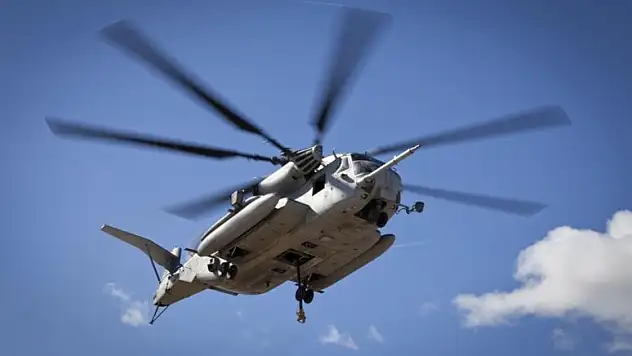 İki helikopter okyanusa düştü!