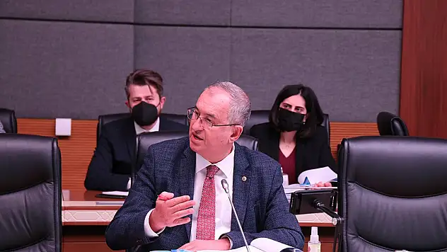 'İktidarı eleştiren gazete ve televizyonlar cezalandırılıyor mu?'