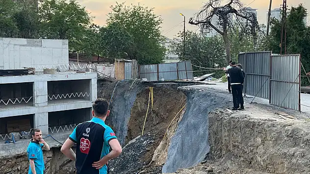İnşaat çalışması sırasında yol çöktü