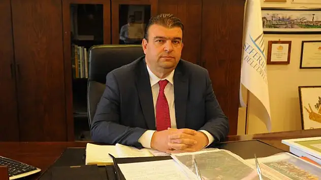 İsmail Yetişkin kimdir?