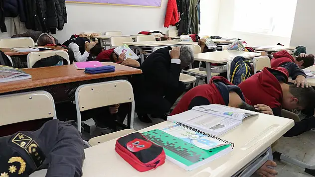 İstanbul'da tüm okullarda afet farkındalığı dersi: Yeni nesil güvende yetişecek