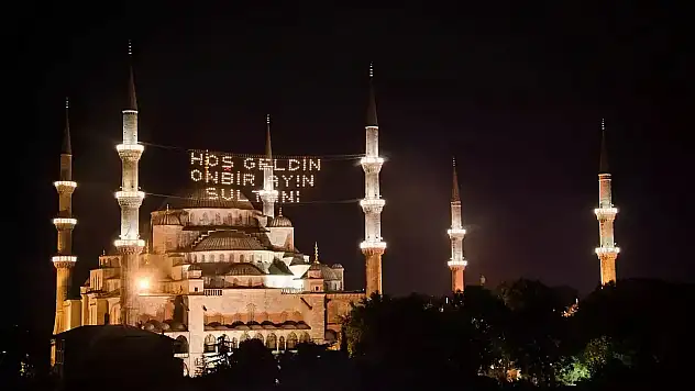 İzmir 2025 İmsakiye: Buca, Konak, Bornova, Karşıya, Bayraklı ve diğer ilçelerde ilk sahur ve iftar saatleri