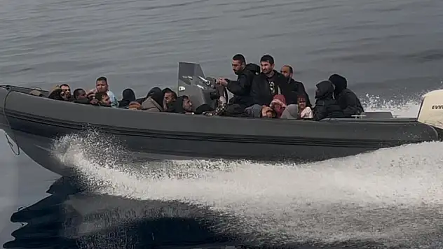 İzmir açıklarında film gibi operasyon: İHA takibiyle yakalandılar