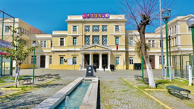 İzmir Atatürk Lisesi 135’nci yaşını pilavla kutluyor