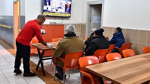 İzmir'de 60 yaş üstü kişiler bu hatları arasın: İzmir'de uygulanıyor