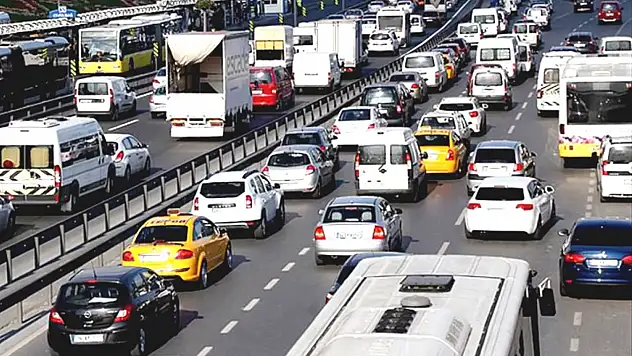 İzmir'de akaryakıt alacaklar dişini sıksın: Bu gece yarısı büyük indirim gelecek