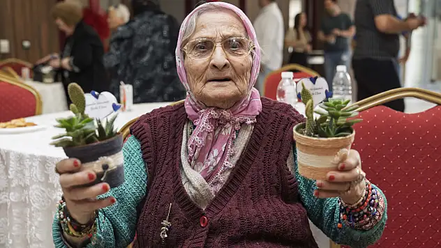 İzmir'de annelere en özel kutlama