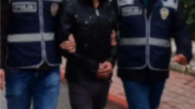 İzmir'de film gibi operasyon: 42 suçtan aranıyordu…