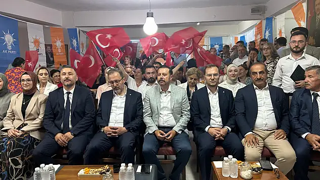 İzmir'de hizmet eleştirisi: Ak Partili İçelli'den CHP'li yöneticilere sert sözler
