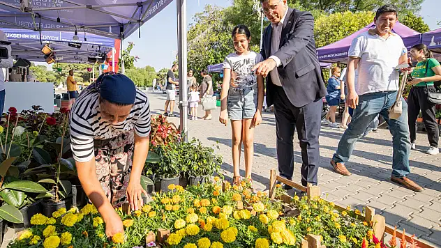 İzmir'de ilk çiçek festivali başladı