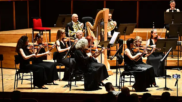 İzmir'de o konser gözleri doldurdu