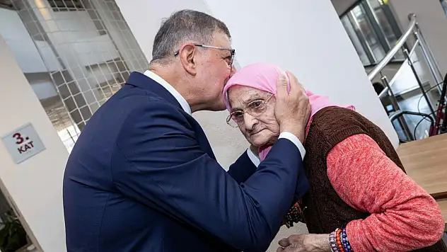 İzmir'de sabahın anlamlı ziyareti