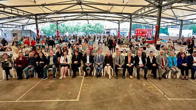 İzmir'de sadece cuma günleri açılıyor | Alışverişten fazlası bu pazarda…