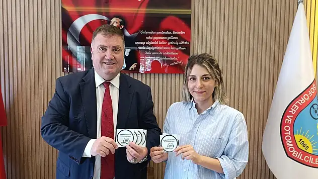 İzmir'de taksiler bağımlılıkla mücadelede farkındalık taşıyor