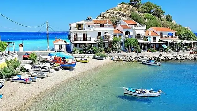 İzmir'e sadece 52 km uzaklıkta: Yazı ayrı kışı ayrı güzel - Giden dönmek istemiyor