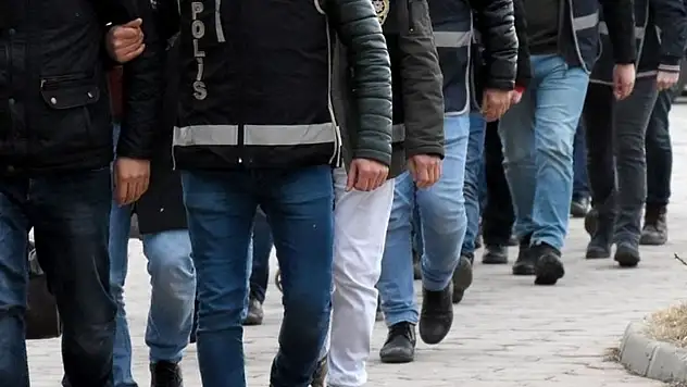 İzmir merkezli FETÖ operasyonunda 10 şüpheli yakalandı!