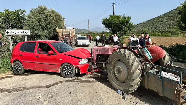 İzmir Ödemiş'te traktör ile otomobil çarpıştı: 4 yaralı