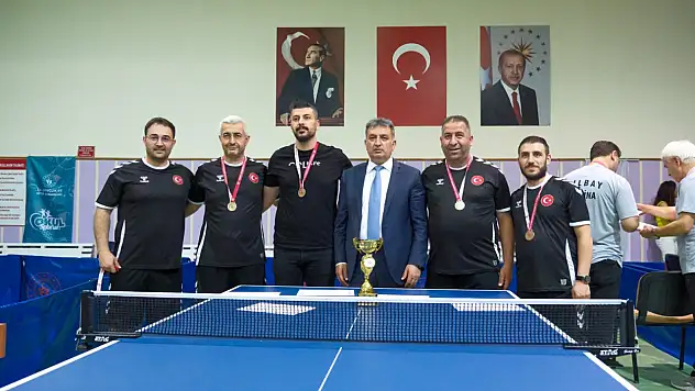 İzmir Tepecik EAH Masa Tenisi Takımı'ndan büyük başarı