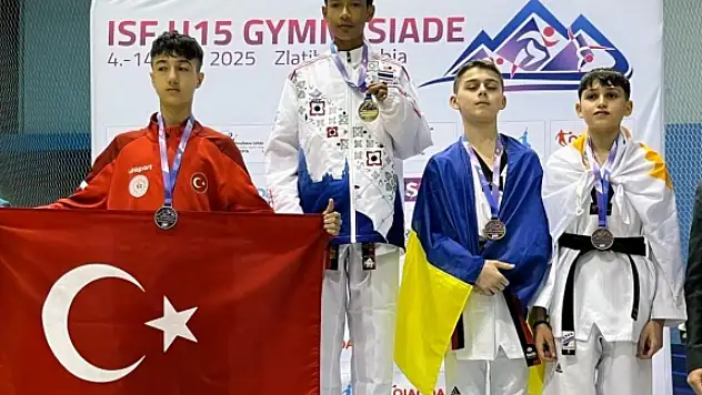İzmirli öğrenci uluslararası başarıyla gururlandırdı