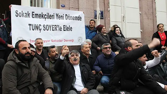 İzmirli seyyar satıcılar ve muhtarlardan Başkan Soyer’e tam destek!