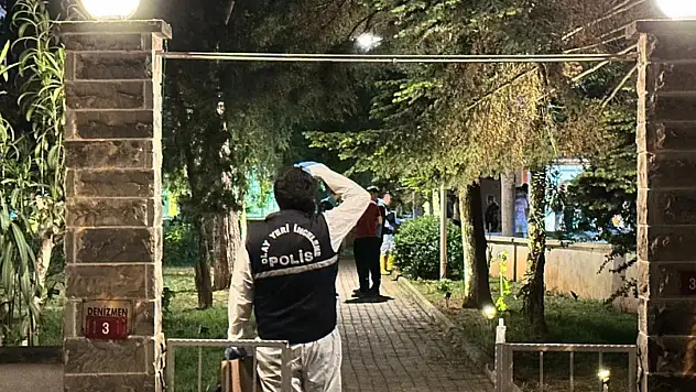 Kadıköy'de 10 katlı binada yangın: 1 kişi hayatını kaybetti