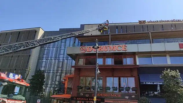 Kafede yangın paniği: Mutfak alevlere teslim oldu
