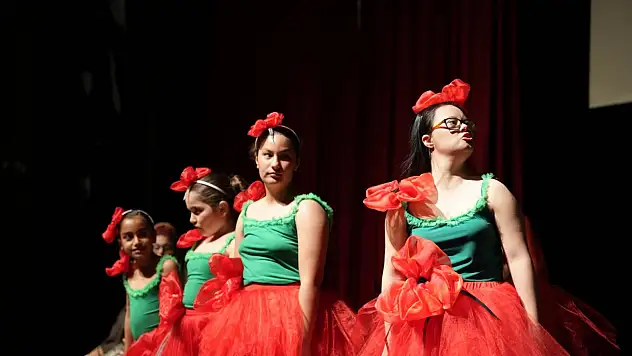 'Kalpten Kalbe' ayakta alkışlandı