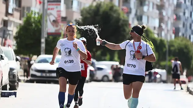 Karabağlar'da 715 kişi aynı anda koştu!