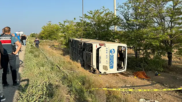 Konya'da yolcu otobüsü şarampole devrildi: Ölü ve yaralılar var