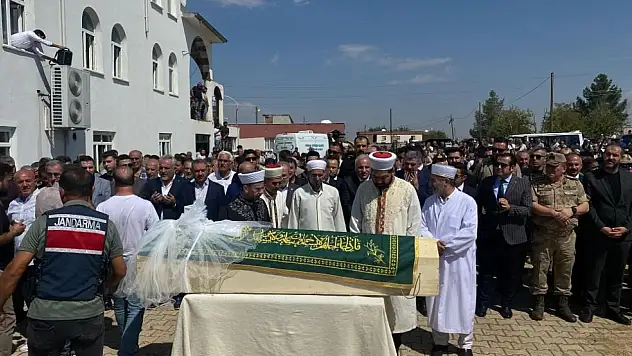 Küçük Narin gözyaşlarıyla toprağa verildi