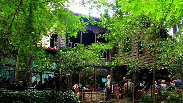 Kuyu kebabı, şiş köftesi, keşkeği ile akıllardan çıkmıyor: Basmane'den trenle sadece 1.5 saat sürüyor - Dönüş bileti almayın çünkü dönmek istemeyeceksiniz