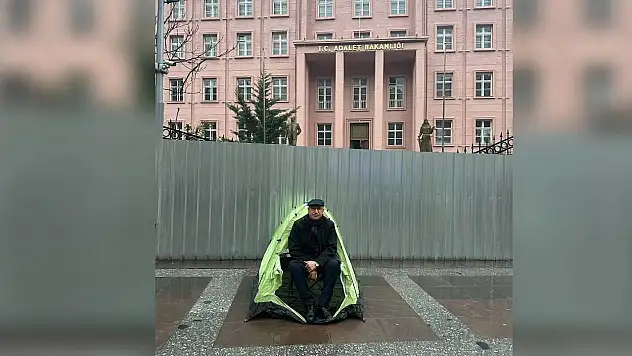Mahmut Tanal'dan tutuklu öğrenciler için nöbet: Bakanlık önüne çadır kurdu