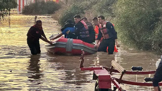 Manavgat'ta su baskını: Şehir büyük bir göle döndü, hayat durdu