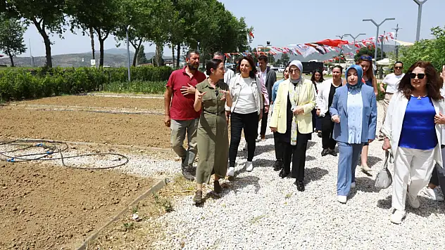 Meclis üyeleri Efes'te toprakla buluştu