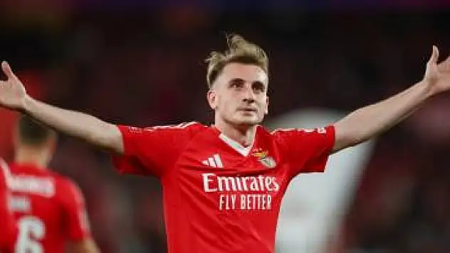 Milli futbolcu Kerem Aktürkoğlu sürpriz düğünle evlendi