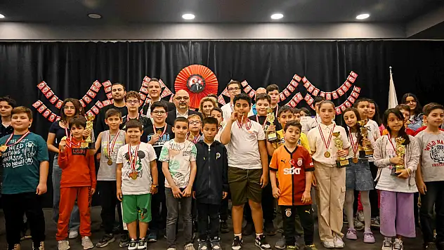 Minik şampiyonlar ödüllerine kavuştu