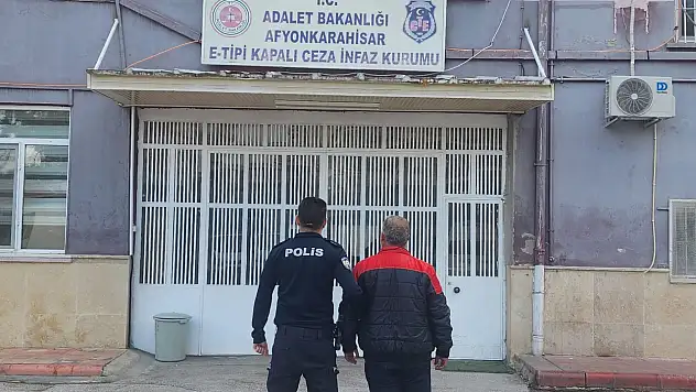 Muayene için hastaneye gitti, televizyonu çaldı!