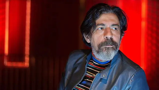 Okan Bayülgen kimdir?