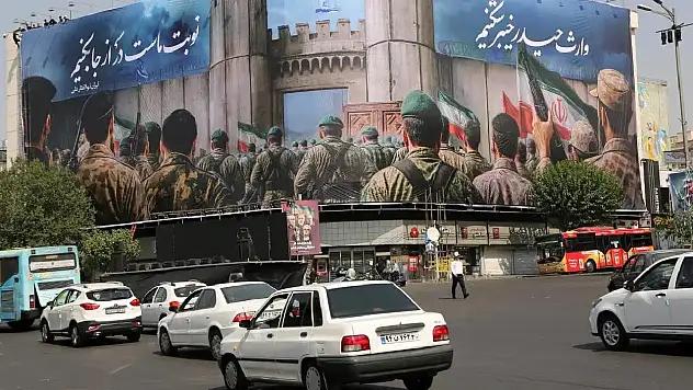 Ortadoğu'da tansiyon tırmanıyor! Tahran sokaklarında 'intikam' çağrısı
