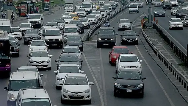 Otoyollarda üç yeni trafik levhası dönemi: Sürücüler için hayati uyarılar