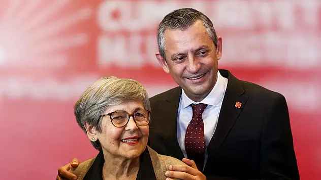 Özgür Özel'den duygusal Anneler Günü mesajı
