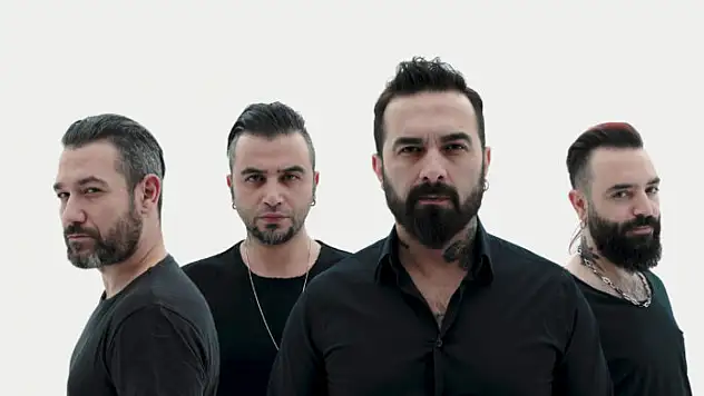 Pera: Asi ruh, Duygusal şarkılar ve güçlü müzik