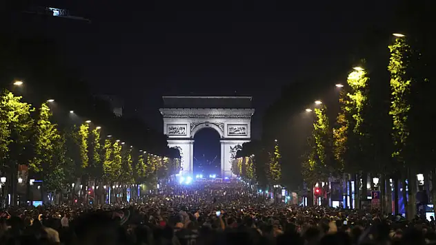 PSG'nin şampiyonluğu Fransa'yı karıştırdı: 1 ölü, 427 gözaltı