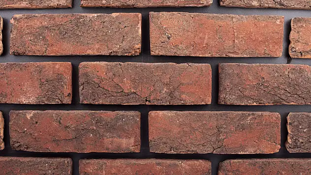 Rüyada tuğla görmek: Yeni başlangıçların ve sağlam temellerin işareti mi?